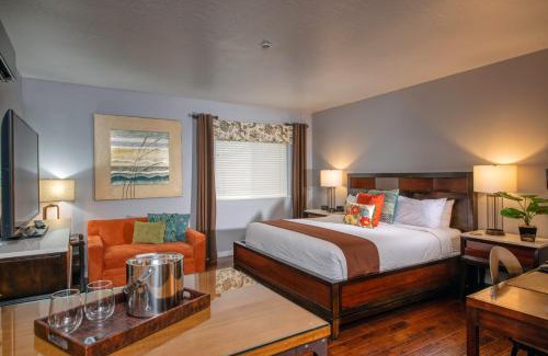 Cottonwood Hotel | Oceanfront Escape at The Tavern Hotel with Pool & Dining