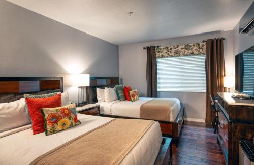 Cottonwood Hotel | Oceanfront Escape at The Tavern Hotel with Pool & Dining