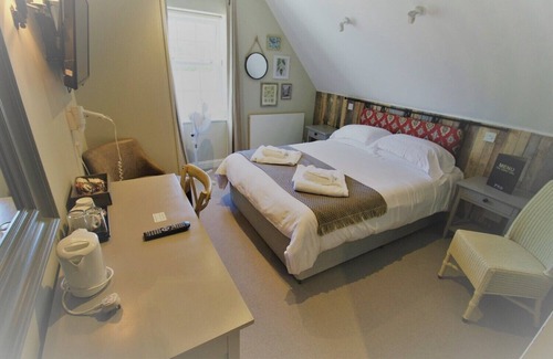 Swindon Hotel | Family-Friendly Escape at The Tawny Owl with Pool & Dining