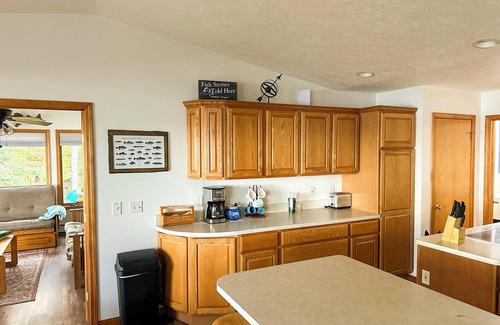 Germfask House | Discover The Taylor Cottage: Breathtaking Lake Views Awaits