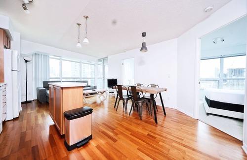 Church and Wellesley Apartment | The Teahouse Suite