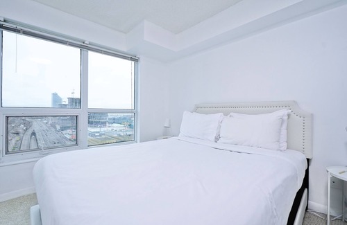 Church and Wellesley Apartment | The Teahouse Suite