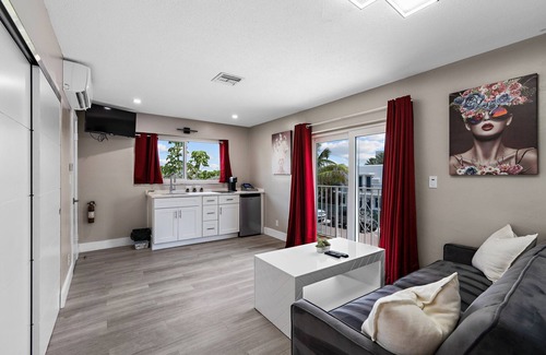 Hollywood Hotel | Relax at The Tel: Ocean View, Spa & Family-Friendly Amenities