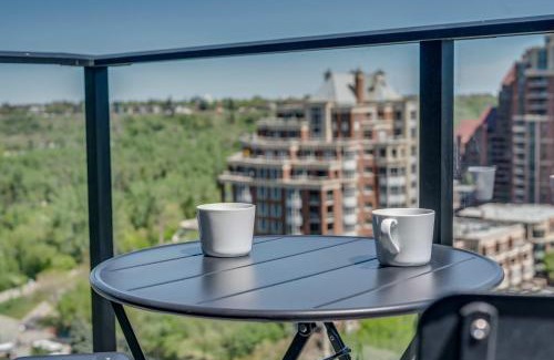 Eau Claire Apartment | The Terra Flat DT Skyline Views