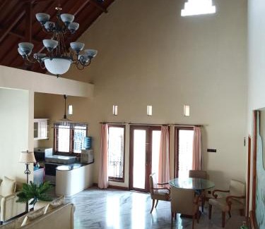 Gatot Subroto House | Family-Friendly Getaway at The Terrace House with Hot Tub