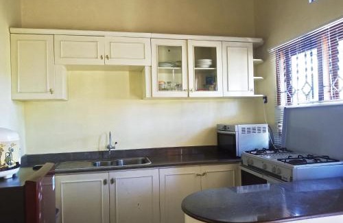 Gatot Subroto House | Family-Friendly Getaway at The Terrace House with Hot Tub