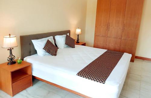 Gatot Subroto House | Family-Friendly Getaway at The Terrace House with Hot Tub