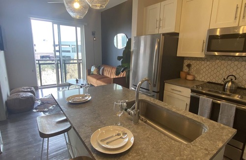 Las Colinas Apartment | Lakeside Retreat at The Terracotta Near Airports