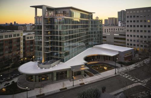 Buckhead Village Hotel | Elegant Thompson Atlanta - Buckhead: Pet-Friendly Retreat