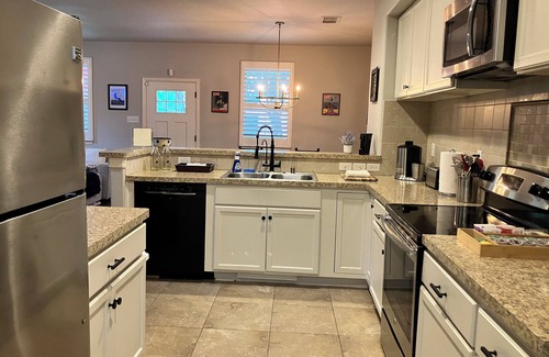 McKinney House | The Texas Bluebonnet, Spacious 3 Bdrm Home in Downtown McKinney Area