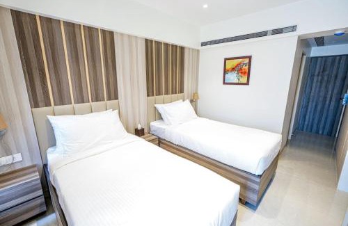 Thane West Hotel | Discover The Thane Club: Family-Friendly with Pool Access