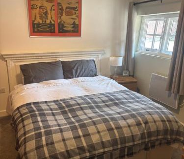 Thame Cabin | Experience Elegance at The Thatched Barn - 5-Star Comfort