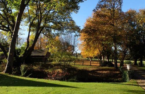 Thame Cabin | Experience Elegance at The Thatched Barn - 5-Star Comfort