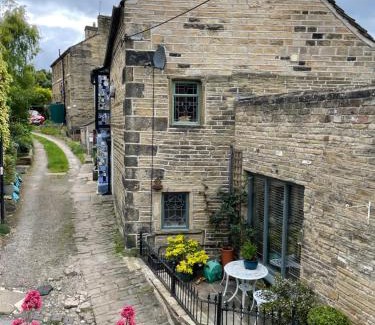 Holmfirth Apartment | Discover The Therapy Rooms Holmfirth - Family & Pet Friendly