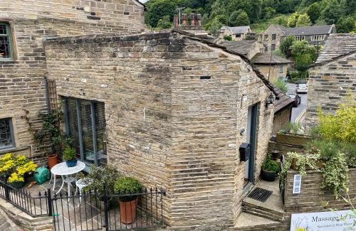 Holmfirth Apartment | Discover The Therapy Rooms Holmfirth - Family & Pet Friendly