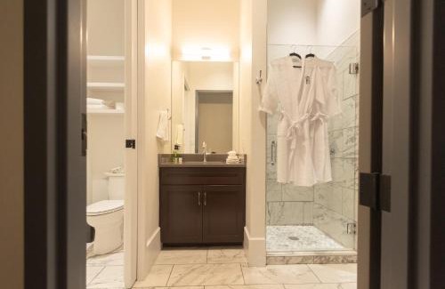 Tyler Apartment | Experience The Thomas Hotel - Premium Square View Suite