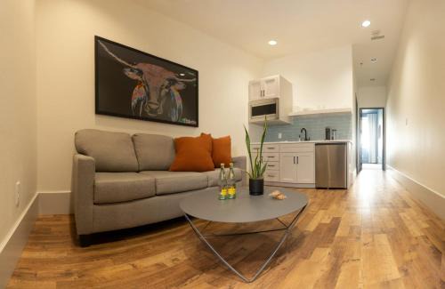 Tyler Apartment | Unforgettable Stay at The Thomas Hotel - Premium Suite