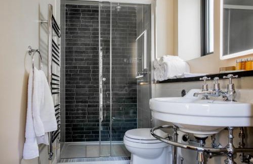 West Meon Hotel | Discover The Thomas Lord: Pet-Friendly 4-Star Retreat