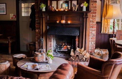 West Meon Hotel | Discover The Thomas Lord: Pet-Friendly 4-Star Retreat