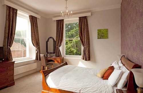 Thetford Hotel | Relax at The Thomas Paine: Pool, Spa & Family-Friendly