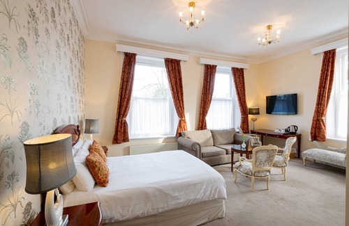 Thetford Hotel | Relax at The Thomas Paine: Pool, Spa & Family-Friendly