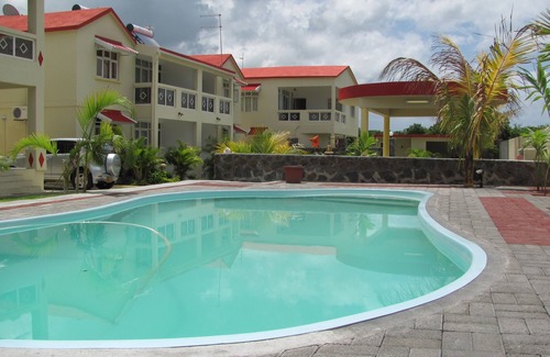 Grand Gaube House | Spacious Three-Bedroom Apartment with Pool and Breakfast
