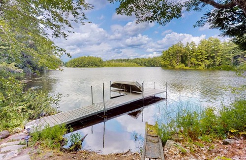 Weeks Mills House | Relax at The Three Cornered Pond Retreat - Child Friendly Stay