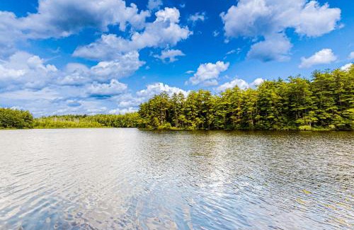 Weeks Mills House | Relax at The Three Cornered Pond Retreat - Child Friendly Stay