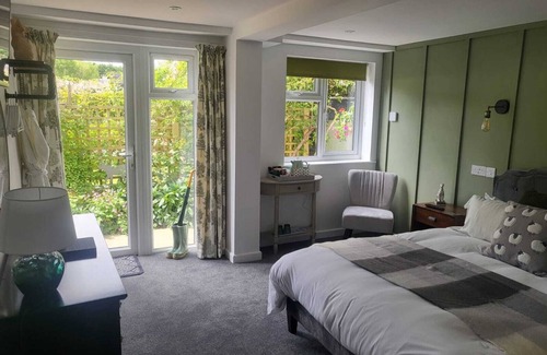 Stockbridge Hotel | Relax at The Three Cups Inn: Spa, Restaurant & More