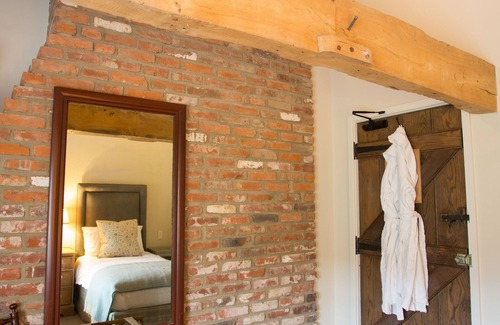 Edington Bed & Breakfast | Experience The Three Daggers: 5-Star Family-Friendly Escape