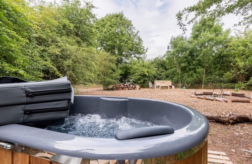 Inkberrow Cabin | Discover The Three Mile Hideaway – Pet-Friendly Retreat
