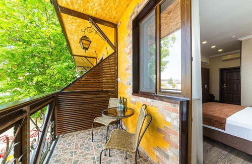 Anapa Hotel | Discover The Three Musketeers Deluxe Hotel with Breakfast