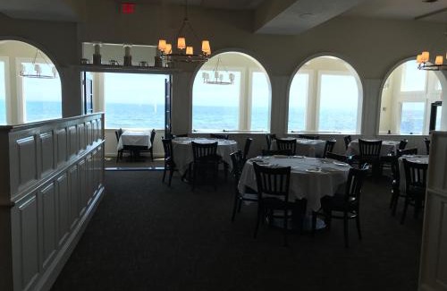 Dennis Port Resort | Beachfront Bliss at The Three Seasons Resort - 8.4/10 Rating