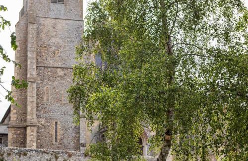 Wiveton Bed & Breakfast | Charming Stay at The Three Swallows Cley with Breakfast & Dining