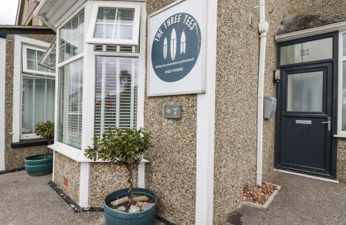 Newquay House | Experience The Three Tees: 4-Star with Pool & Pet Friendly