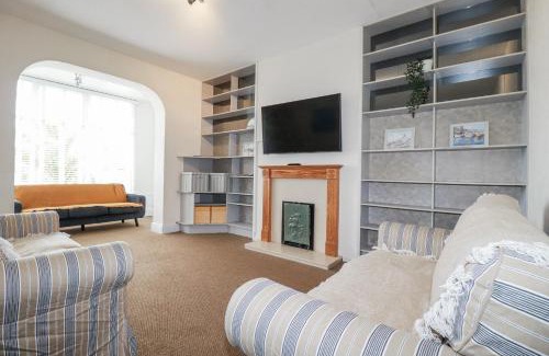 Newquay House | Experience The Three Tees: 4-Star with Pool & Pet Friendly