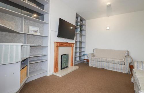 Newquay House | Experience The Three Tees: 4-Star with Pool & Pet Friendly