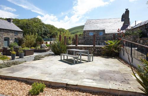 Rhyd-y-clafdy House | Pet and Child Friendly Stay at The Threshing Barn, 9.3/10