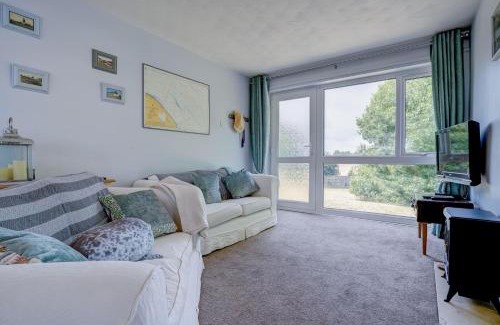 Winterton-on-Sea House | Discover The Tiddler: Pet-Friendly Retreat with Pool Access