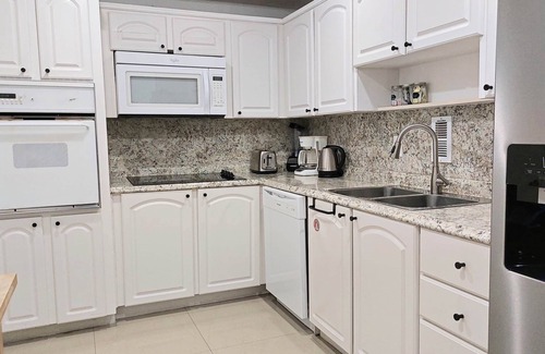 Hollywood South Central Beach Apartment | Beachfront 2 Bedroom Condo at The Tides - Guest Rated 9.8