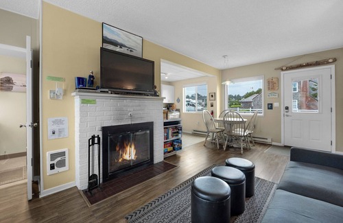 Seaside Cottage | The Tides by the Sea - Entire rental unit in Seaside, Oregon, United States