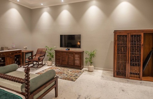 Sawai Madhopur Hotel | Unwind at The Tiger Villa: Pool, Dining & Family Fun