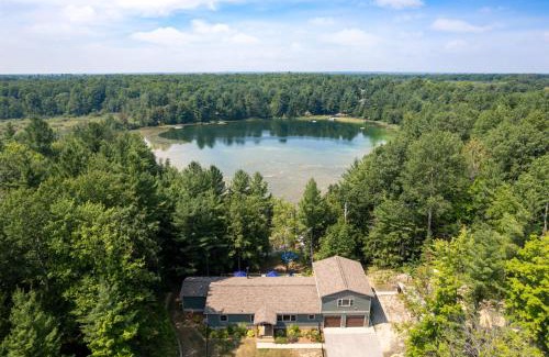 Interlochen House | The Timber Shore @ Interlochen Private Lakefront Hot Tub Game Room 12 Forested Acres