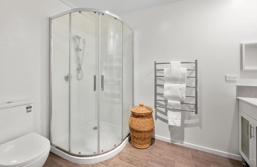 Kinloch House | Discover The Tin Hut - Kinloch: Pet Friendly & Family Fun
