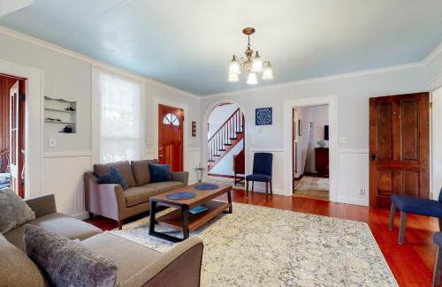 Long Beach House | Discover Family-Friendly Stays at The Tinker House