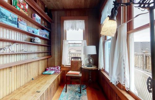 Long Beach House | Discover Family-Friendly Stays at The Tinker House