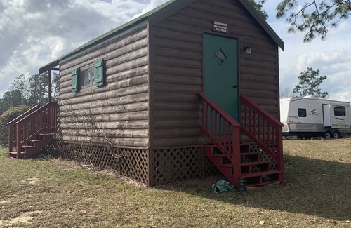 Donalsonville Cabin | Discover Lake Seminole: Waterfront Getaway with Ocean Views