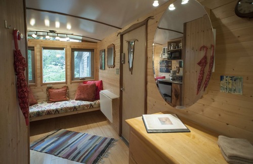 Travis Heights Apartment | Discover The Tiny House in Travis Heights with Pool & Spa