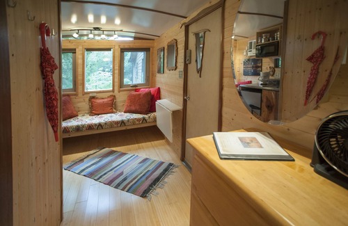 Travis Heights Apartment | Discover The Tiny House in Travis Heights with Pool & Spa