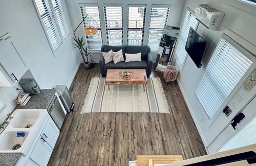 Austin Apartment | The Tiny Studio with Office